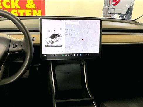 Used 2020 Tesla Model 3 Standard Range Plus image 6