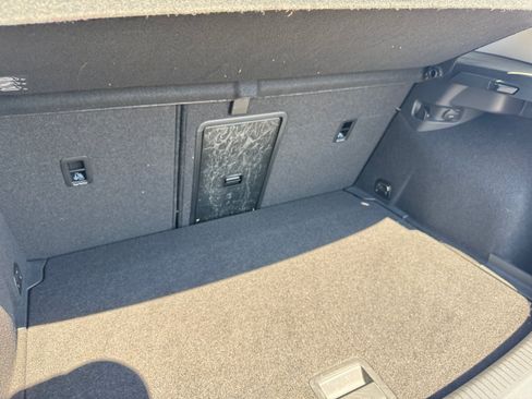 Used 2016 Volkswagen e-Golf SE w/ DC Fast Charging Package FWD image 18