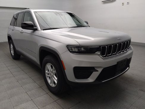 Used 2024 Jeep Grand Cherokee Laredo RWD image 13