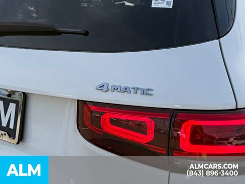 Used 2022 Mercedes-Benz GLB 250 4MATIC w/ Premium Package image 8
