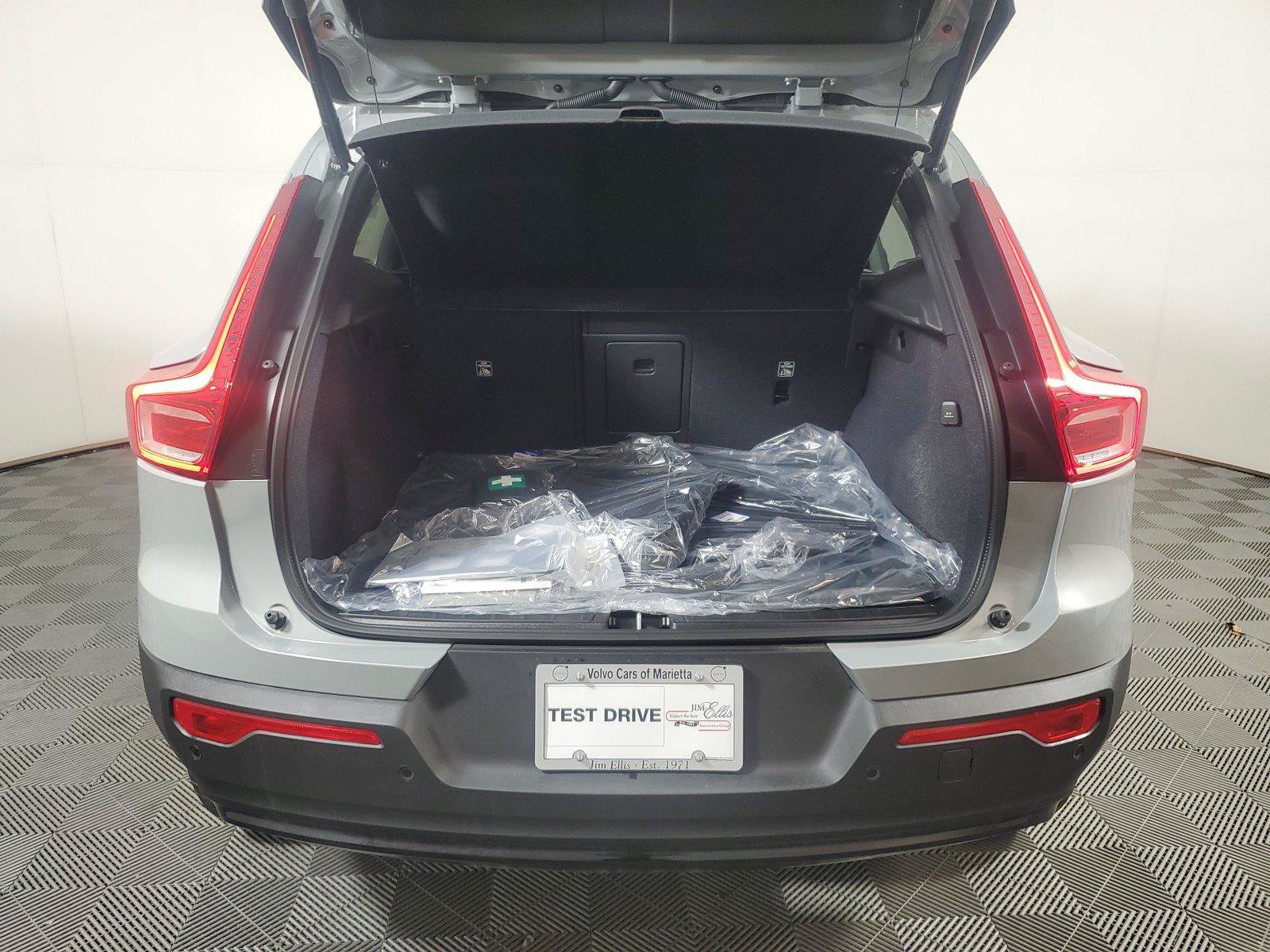 Used 2026 Volvo XC40 B5 Plus w/ Protection Package Premier AWD/4WD image 9