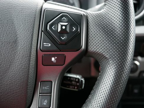 Used 2022 Toyota Tacoma TRD Off-Road image 30