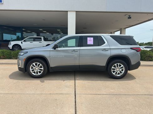 Used 2023 Chevrolet Traverse LS AWD/4WD image 9