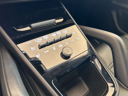 Used 2024 Porsche Cayenne Coupe w/ Premium Package Plus image 27