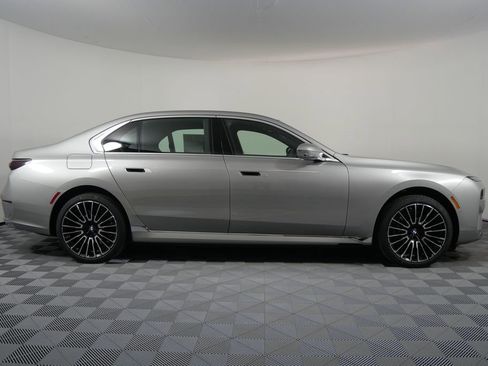 Used 2025 BMW i7 eDrive50 image 2