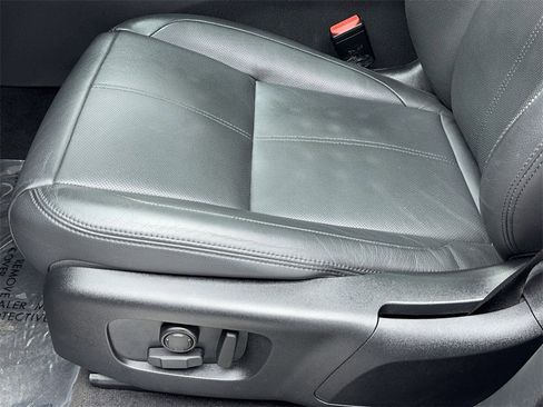 Used 2024 Land Rover Range Rover Velar S image 39