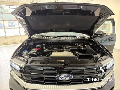 Certified 2025 Ford Expedition Platinum w/ Driver's Package AWD/4WD image 28