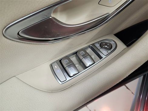 Used 2017 Mercedes-Benz E 400 4MATIC Wagon image 21