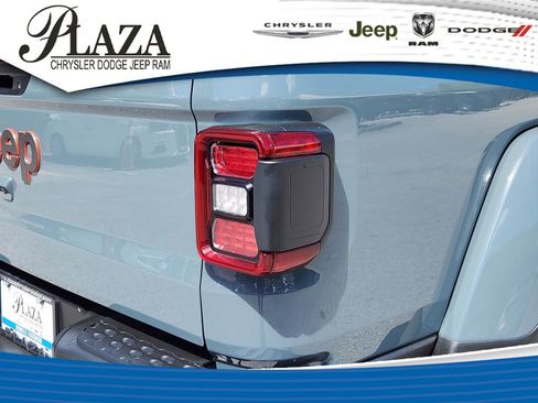 Certified 2024 Jeep Gladiator Mojave AWD/4WD image 8