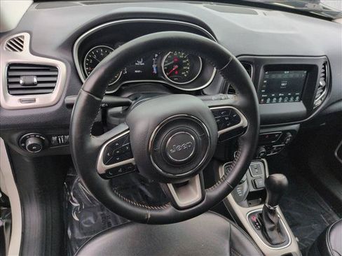 Used 2017 Jeep Compass Latitude w/ Popular Equipment Group AWD/4WD image 11