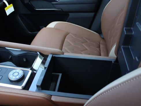 New 2026 Nissan Pathfinder Platinum AWD/4WD image 35