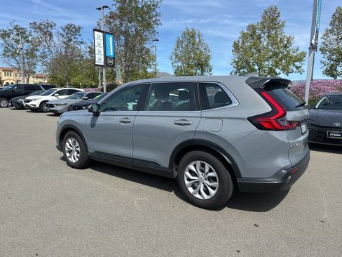 Used 2024 Honda CR-V LX image 4