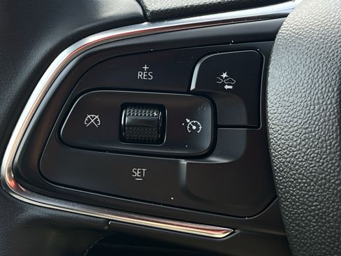 Used 2025 Buick Envista Sport Touring image 12