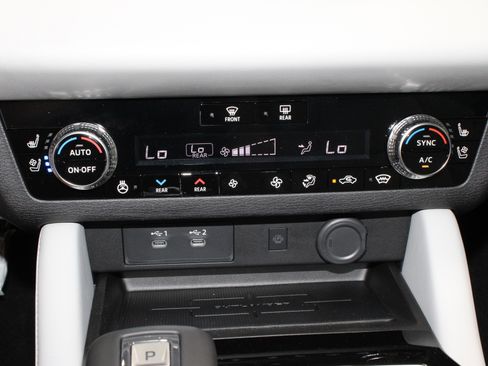 New 2025 Mitsubishi Outlander SEL image 28