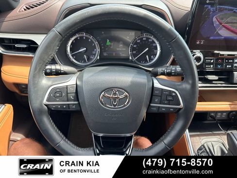 Used 2022 Toyota Highlander Platinum AWD/4WD image 26