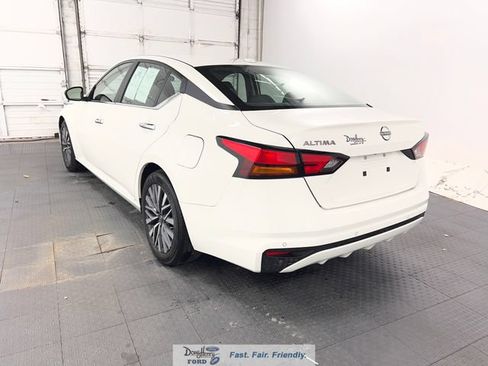 Used 2025 Nissan Altima 2.5 SV FWD image 5