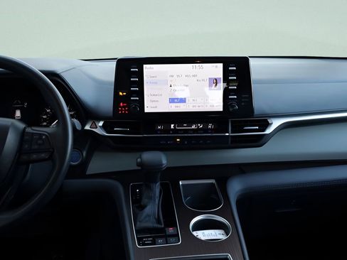 Certified 2022 Toyota Sienna LE image 36