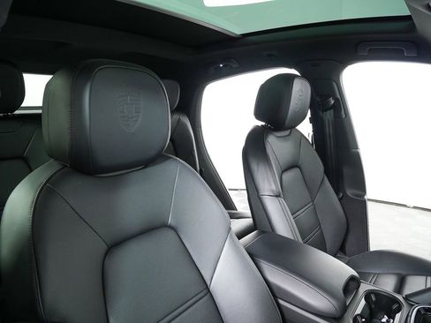 Certified 2026 Porsche Cayenne AWD image 25