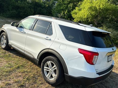 Used 2021 Ford Explorer XLT w/ Equipment Group 202A RWD image 4