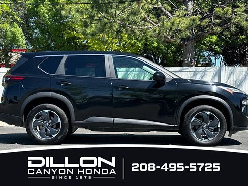 Used 2024 Nissan Rogue SV AWD/4WD image 3