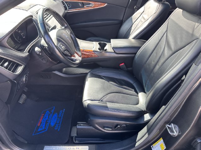 Used 2017 Lincoln MKX Reserve w/ Driver Assistance Package AWD/4WD image 17