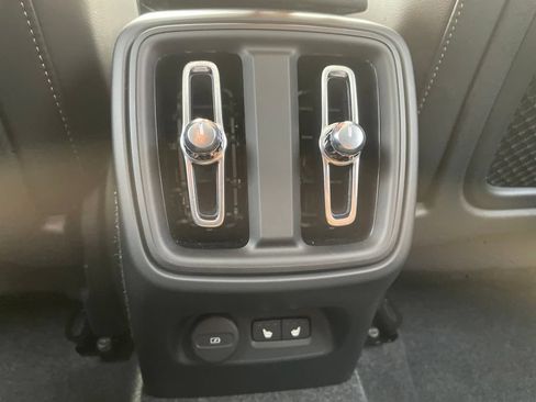 Used 2025 Volvo XC40 B5 Plus AWD/4WD image 17