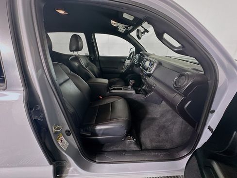 Used 2017 Toyota Tacoma TRD Pro AWD/4WD image 30