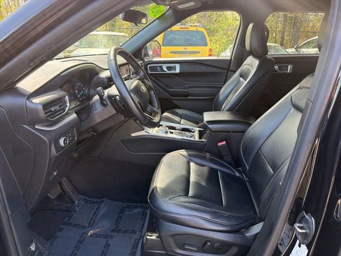 Used 2020 Ford Explorer XLT w/ Equipment Group 202A image 16