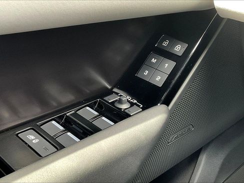 New 2026 Land Rover Range Rover Velar Dynamic SE image 21