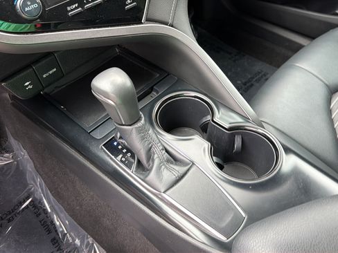 Used 2018 Toyota Camry SE w/ Convenience Package FWD image 26
