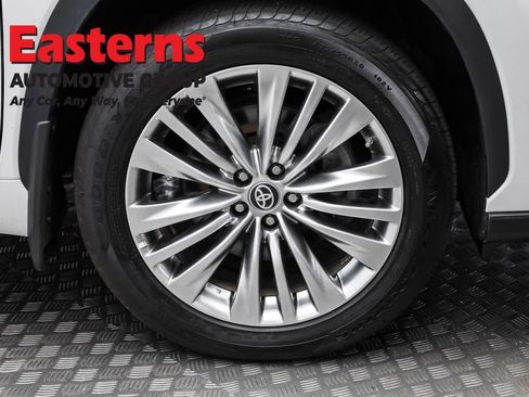 Used 2024 Toyota Highlander Platinum image 36