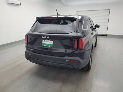 Used 2023 Kia Sorento LX FWD image 7
