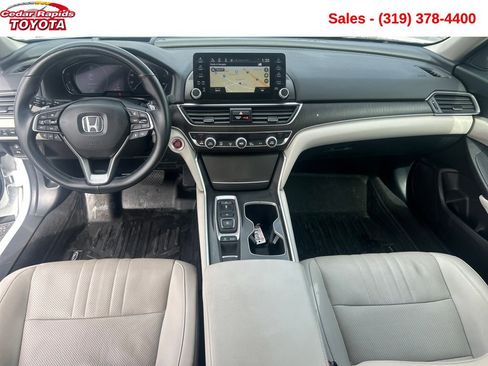 Used 2018 Honda Accord Touring image 12