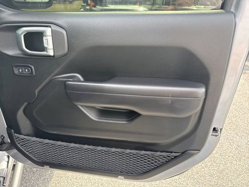 Used 2020 Jeep Gladiator Sport w/ Quick Order Package 24S image 18