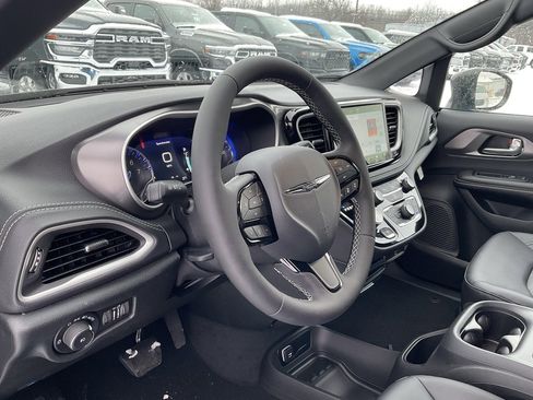 New 2026 Chrysler Pacifica Select w/ S Appearance Package image 10
