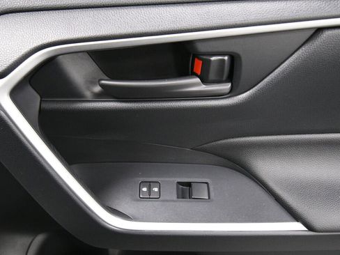 Certified 2021 Toyota RAV4 SE image 29