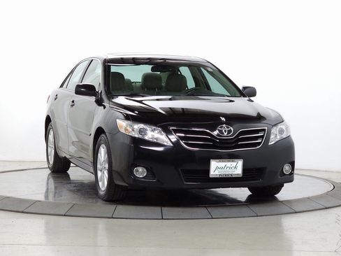 Used 2011 Toyota Camry XLE image 1