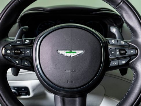 Used 2022 Aston Martin DBX image 25