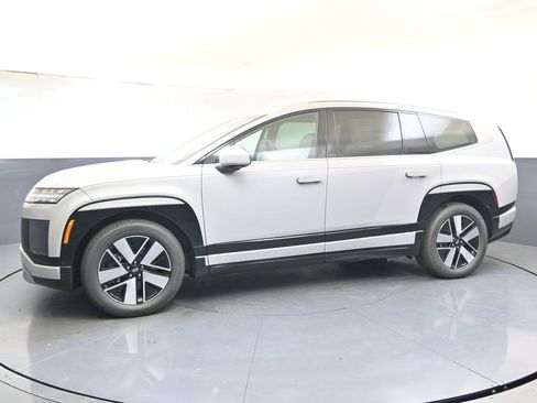 New 2026 Hyundai Ioniq 9 SEL image 2