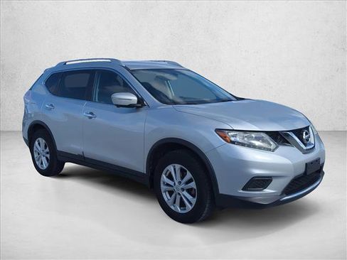 Used 2015 Nissan Rogue SV w/ SV Premium Package image 3