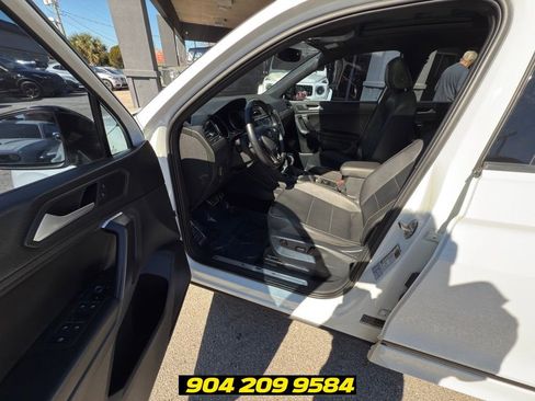 Used 2021 Volkswagen Tiguan SE FWD image 27