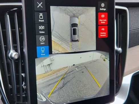 New 2025 Volvo XC90 B6 Plus w/ Protection Package Premier image 21