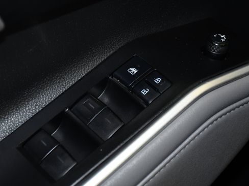 Used 2021 Toyota Highlander XLE image 35