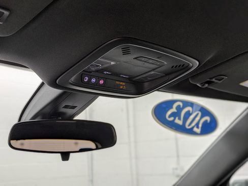 Used 2023 Chevrolet Traverse LT image 39