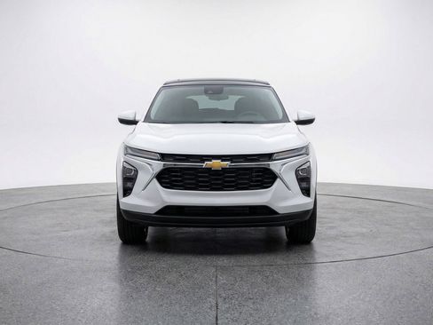 Used 2025 Chevrolet TrailBlazer LT image 2