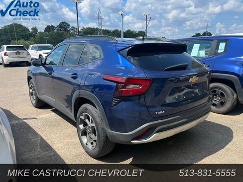 Used 2024 Chevrolet Trax LT w/ Driver Confidence Package FWD image 4