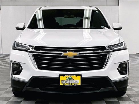 Used 2023 Chevrolet Traverse LT image 3