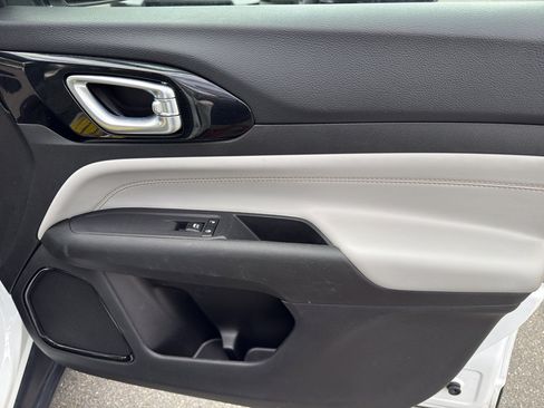 Used 2023 Jeep Compass Limited image 33