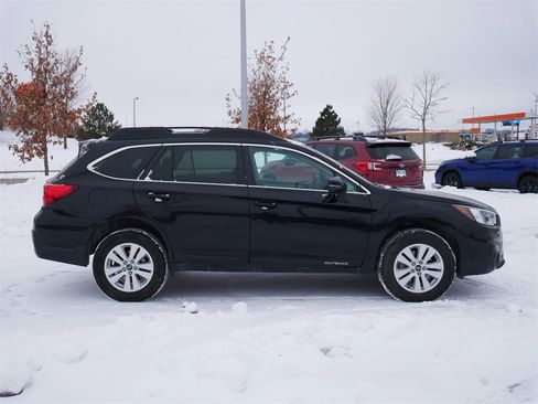 Used 2019 Subaru Outback 2.5i Premium image 9
