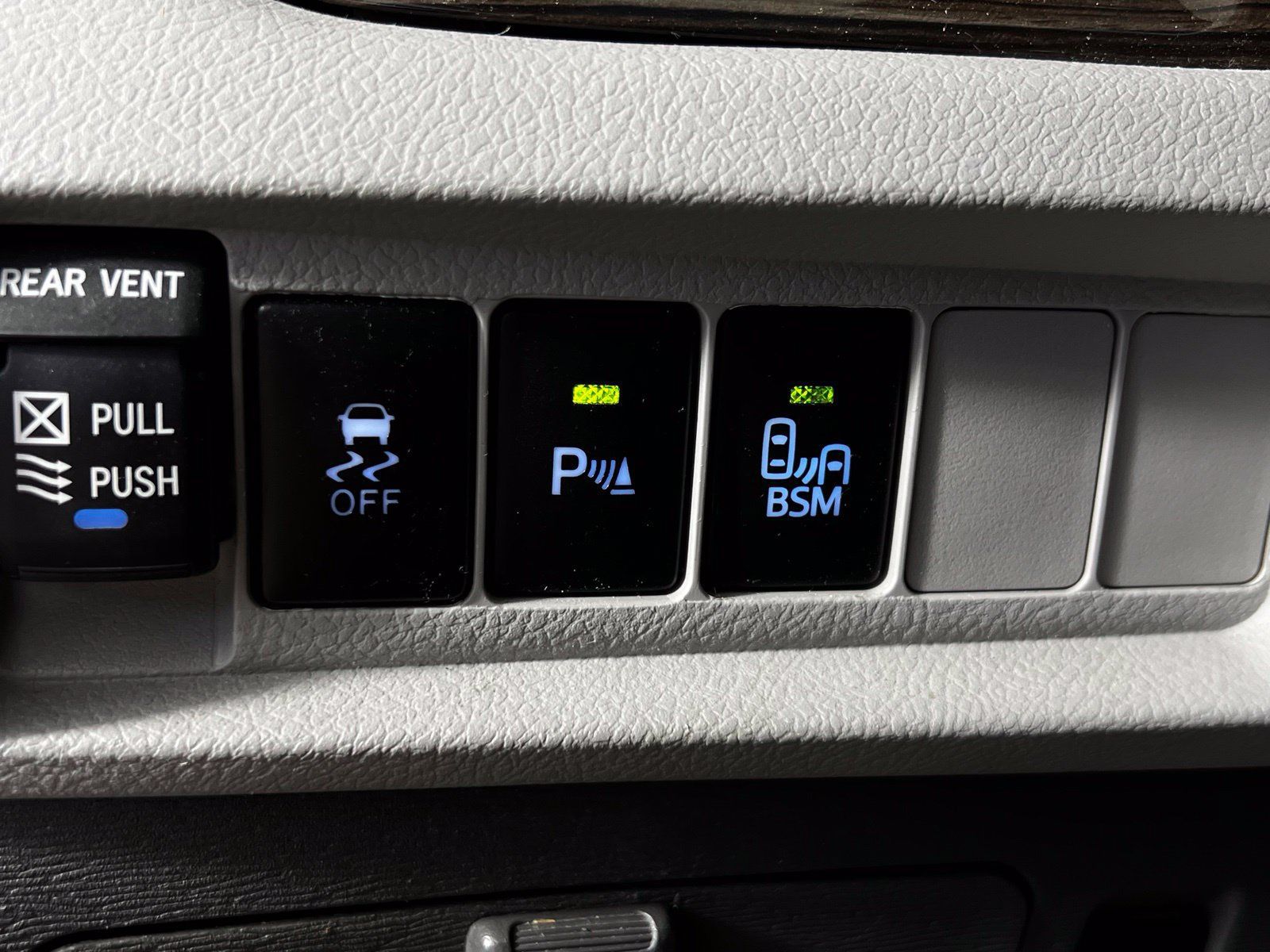 Used 2017 Toyota Sienna XLE Premium FWD image 22